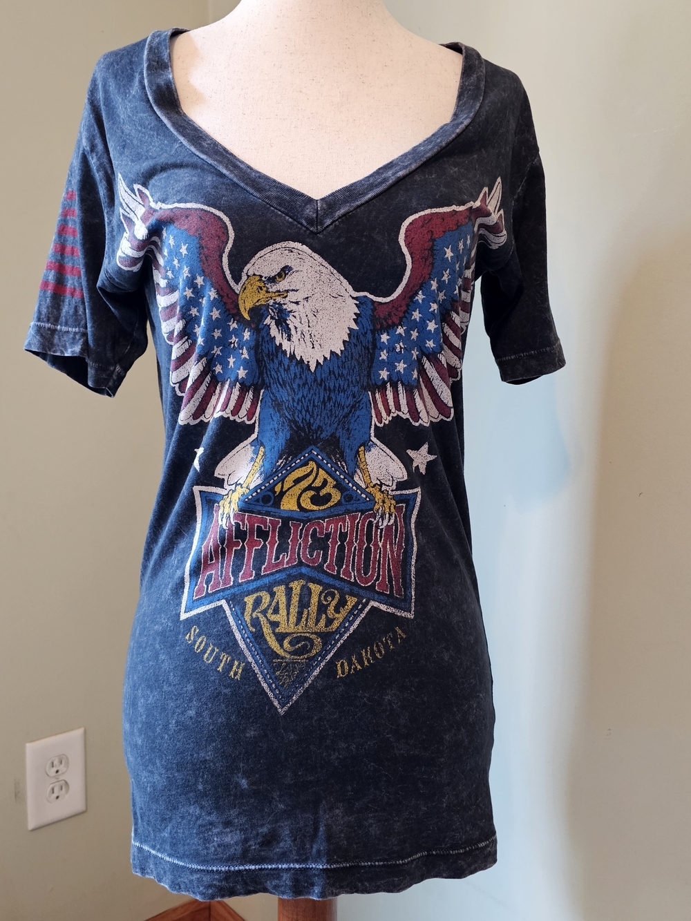Sturgis Rally 2013 Affliction Black Navy Patriotic Eagle V-Neck Tee